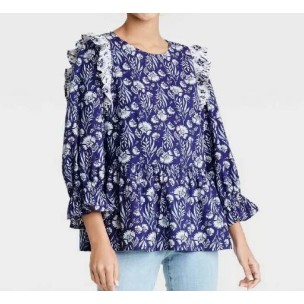 Universal Thread Blue & White Floral Print Puff 3/4 Sleeve Ruffle Top